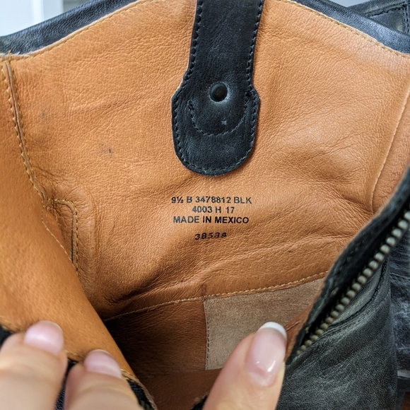 BNWT Frye Melissa Button Short Boots - Women's Size 9.5 - Distressed Grey/ Black - Picture 4 of 7